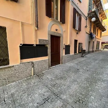 Olga Nel Centro Storico Di Apartament Intra