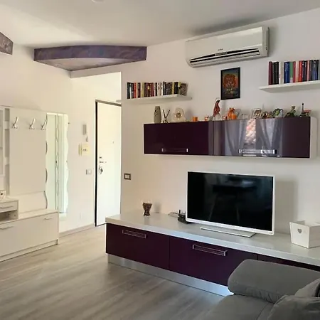 Olga Nel Centro Storico Di Интра
